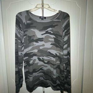 Buffalo: Camo sweater top